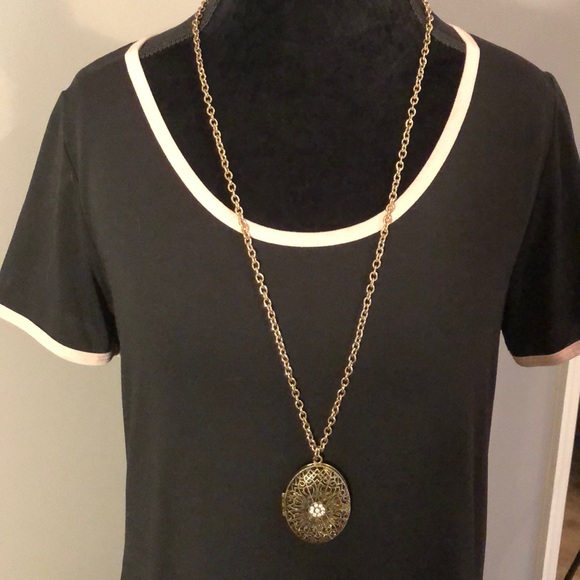 NWT Chico’s Locket Pendent Necklace - Picture 2 of 7